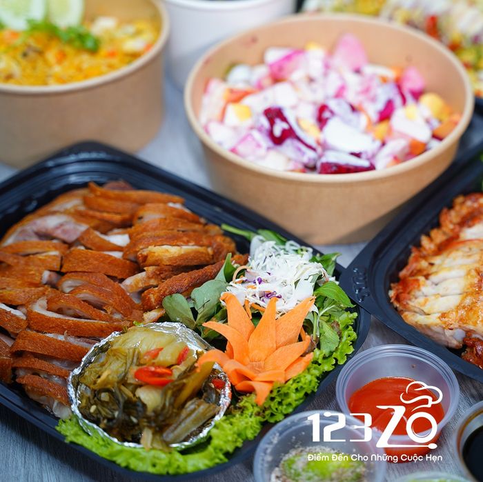 Ảnh minh họa món ăn tại nhà hàng, từ các món chế biến cầu kỳ đến các món nướng đặc biệt, giúp bạn trải nghiệm ẩm thực phong phú, mang lại sự hài lòng cho mọi thực khách.