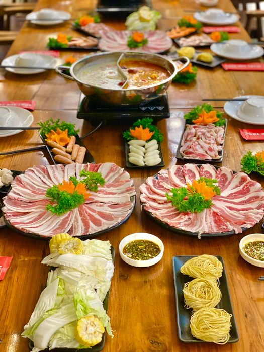 Những món lẩu đặc sắc được trình bày đẹp mắt tại Lẩu Đức Trọc