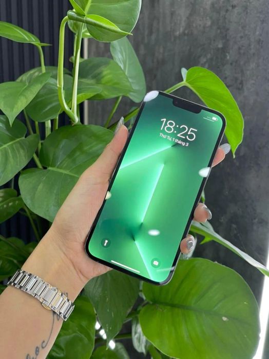 Hình ảnh đội ngũ kỹ thuật viên tay nghề cao tại Thuận Phát iPhone