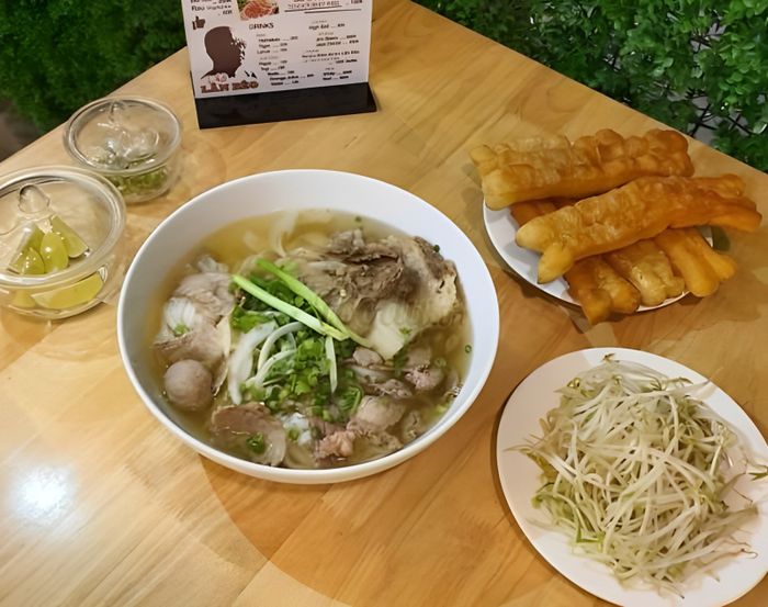 Hình ảnh tô phở truyền thống thơm ngon tại Phở Lân Béo