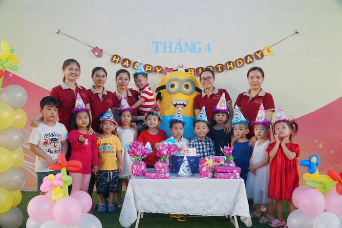 Khuôn viên xanh mát tại Mầm Non Khánh Hội