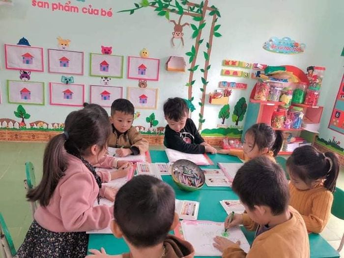 Hoạt động học tập sôi nổi của các bé