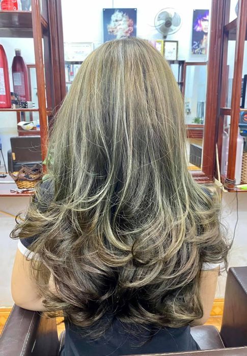 Hình ảnh thực tế về dịch vụ chăm sóc tóc tại Salon Wanbi Đông