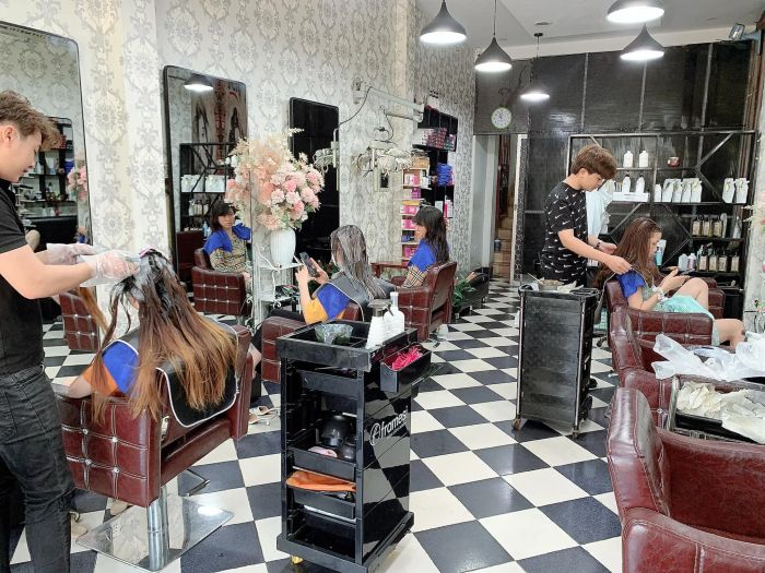 Không gian sang trọng và hiện đại tại Salon Tùng Tóc
