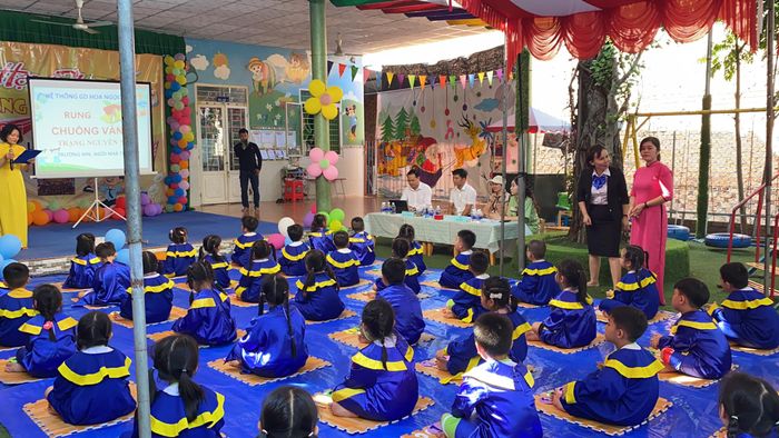 Giờ học ngoài trời đầy thú vị tại Trường Mầm non Ngôi Nhà Trẻ Thơ