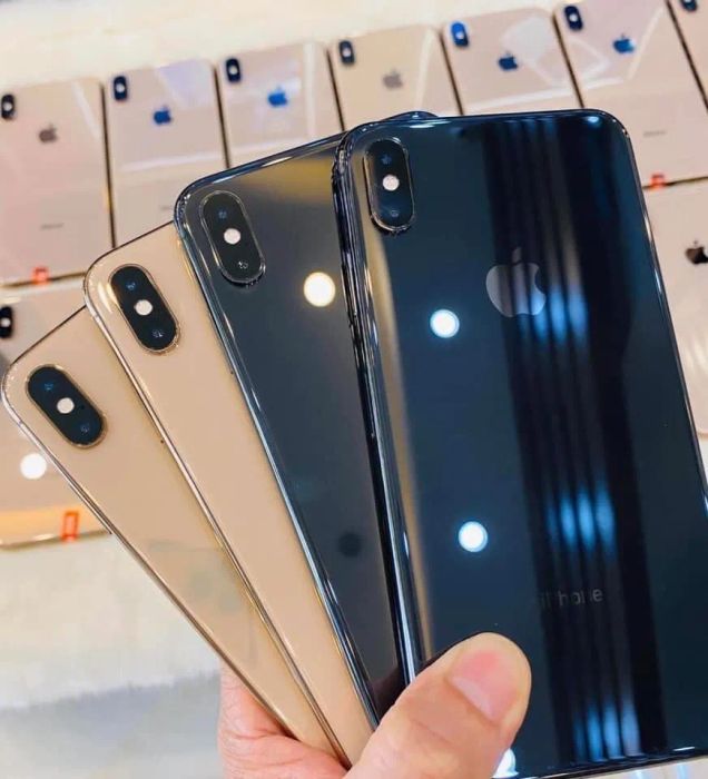 Hình ảnh đội ngũ kỹ thuật viên tận tâm tại Hoài Linh Smartphone