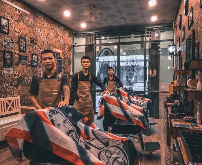 Không gian làm việc chuyên nghiệp tại Pull Barbershop