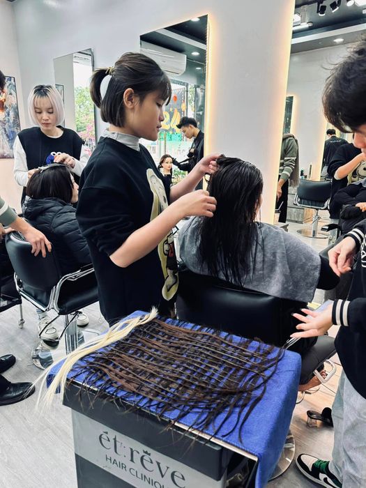Không gian sang trọng và dịch vụ chuyên nghiệp tại KHẮC DUY Hair Salon
