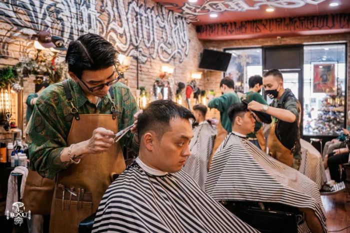 Không gian làm việc chuyên nghiệp tại 4RAU Barber SHOP