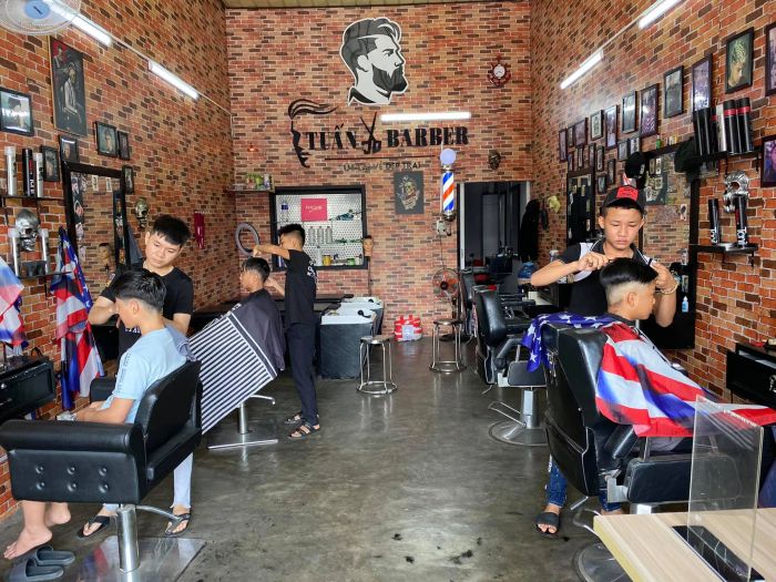 Hình ảnh không gian sang trọng tại Tuấn BarBer Shop