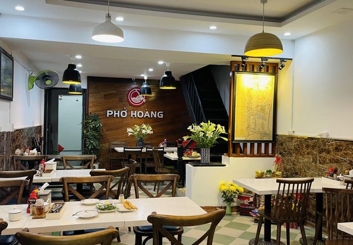 Hình ảnh không gian ấm cúng và phục vụ tận tình tại quán
