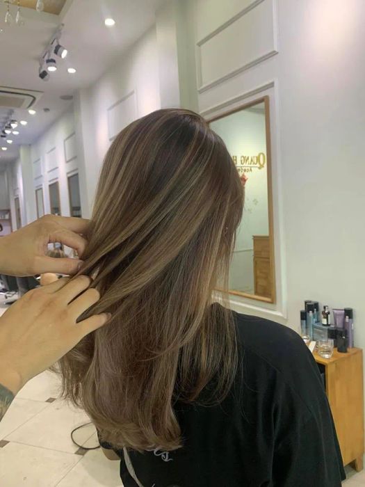 Không gian hiện đại và sang trọng tại QUANG HAIR SALON