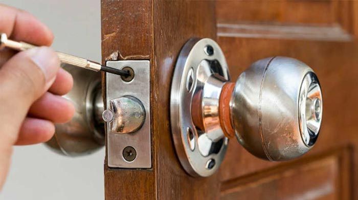 Hình ảnh minh họa quy trình sửa khóa chuẩn tại Thành Công