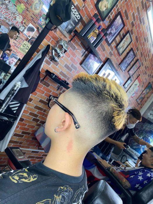 Hình ảnh phong cách làm việc chuyên nghiệp tại Tuấn BarBer Shop