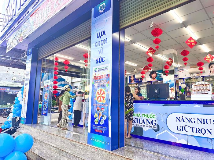Hình ảnh nội thất hiện đại tại Nhà thuốc Minh Khang