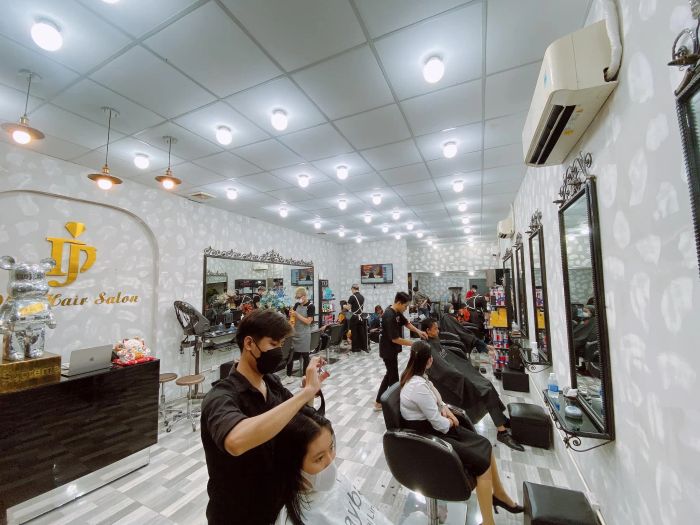 Không gian sang trọng và hiện đại tại Phi Hair Salon