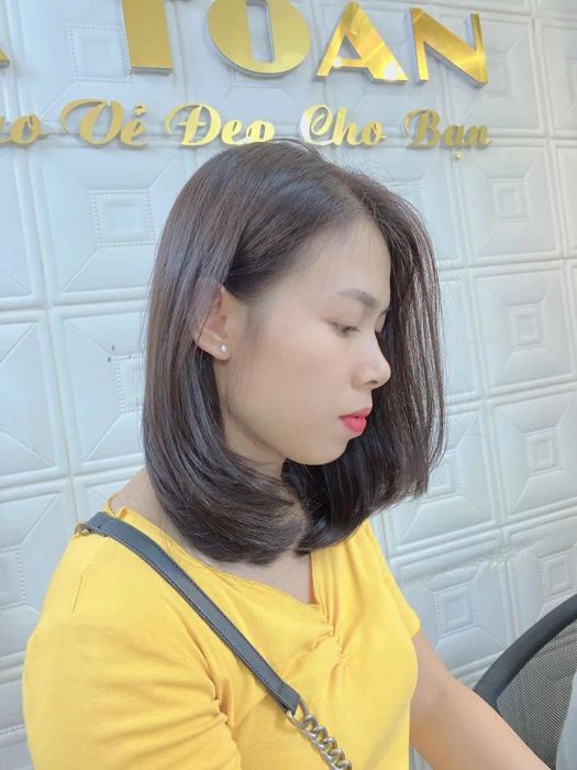 Hình ảnh thực tế quy trình làm tóc chuyên nghiệp tại Salon Tóc A Toàn