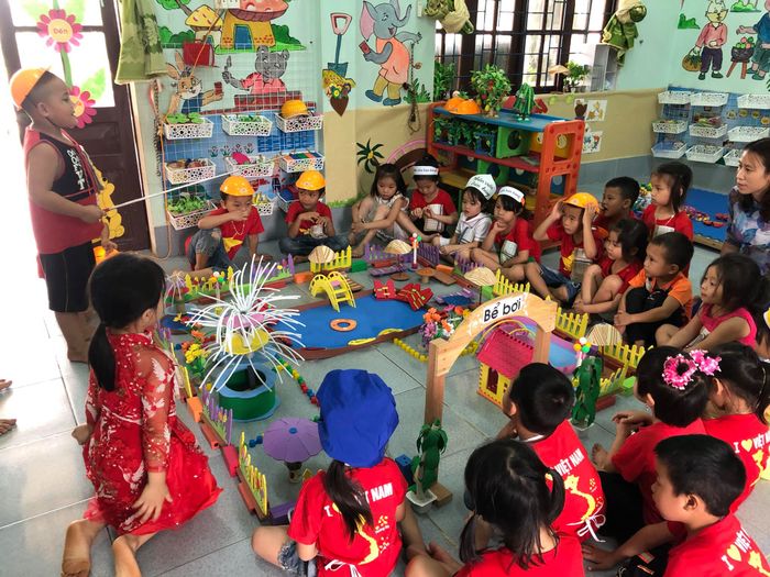 Khuôn viên xanh mát tại Mầm Non Thị Trấn Kiến Giang