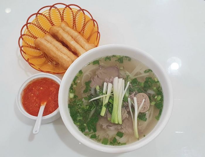 Hình ảnh tô phở truyền thống thơm ngon tại Phở Cù Hà Nội