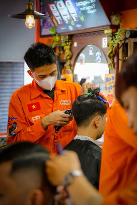 Không gian vintage đầy cảm hứng tại Đông Tây Barbershop
