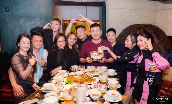 Hình ảnh ấn tượng về không gian tiệc tùng tại New Sphinx Beer Bar