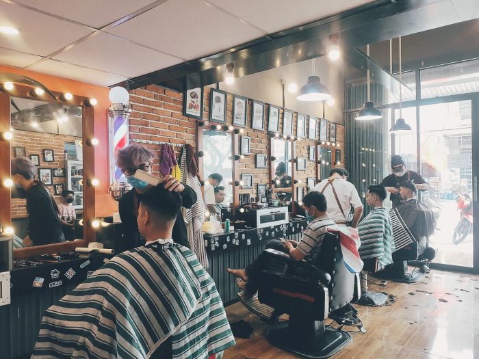 Không gian sang trọng và chuyên nghiệp tại Tín Barber Shop