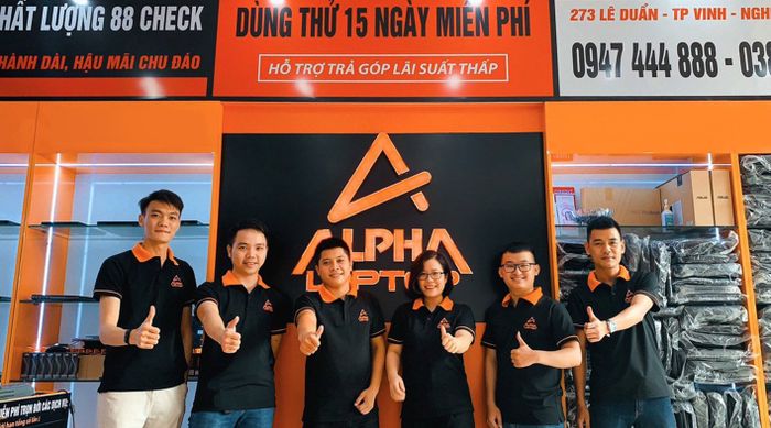 Bộ sưu tập laptop đa dạng tại showroom