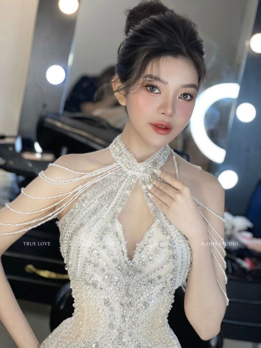 Không gian trưng bày váy cưới tại Aloha Studio