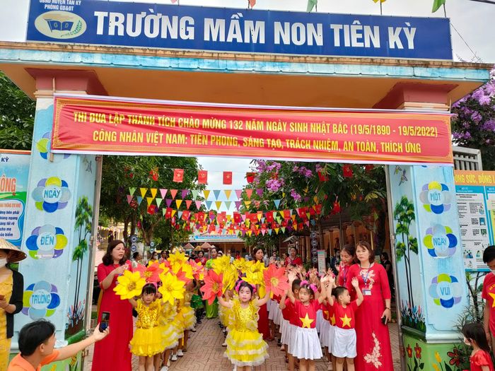 Hình ảnh Trường Mầm Non Tiên Kỳ - Ngôi trường xinh xắn với khuôn viên rộng rãi, phòng học khang trang cùng sân chơi đầy ắp tiếng cười trẻ thơ.