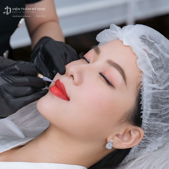 Hình ảnh khách hàng trước và sau khi phun môi tại Viện Thẩm Mỹ DIVA