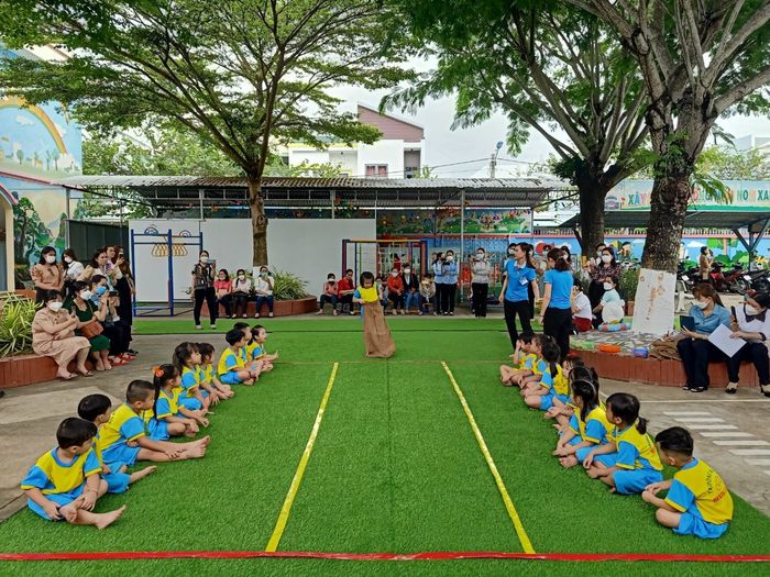 Hành trình khám phá tại Trường Mầm Non Hướng Dương - Ảnh 1: Khuôn viên xanh mát với khu vui chơi sáng tạo