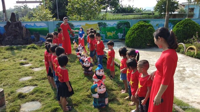 Hình ảnh Trường Mầm non Giai Xuân 1 - Không gian học tập đầy màu sắc, nơi những nụ cười trẻ thơ luôn rạng rỡ dưới sự dìu dắt tận tâm của các cô giáo.