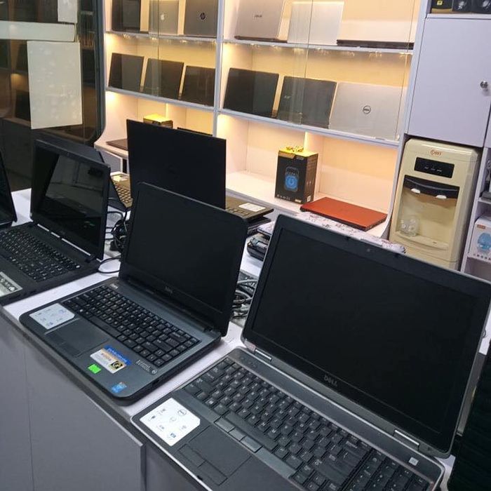 Không gian trưng bày chuyên nghiệp tại Laptop Thục Nhi