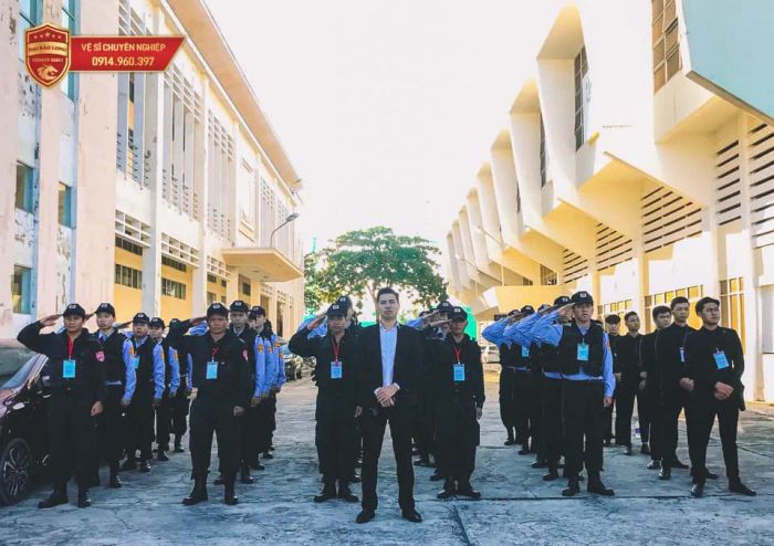 Hình ảnh đội ngũ bảo vệ tinh nhuệ của Đại Bảo Long