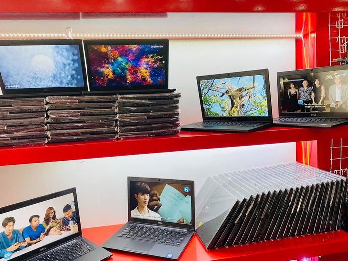 Hình ảnh không gian cửa hàng Laptop TH102