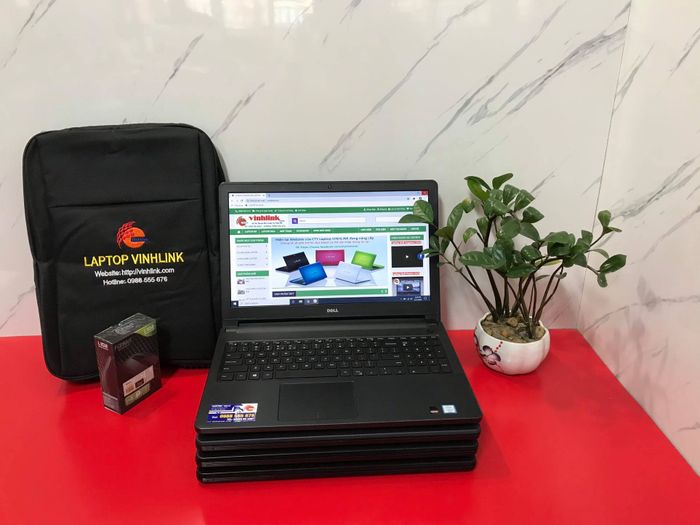 Bộ sưu tập laptop chất lượng tại showroom