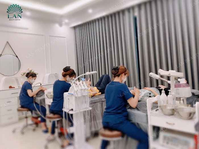 Hình ảnh quy trình điều trị chuyên nghiệp tại Lan Spa
