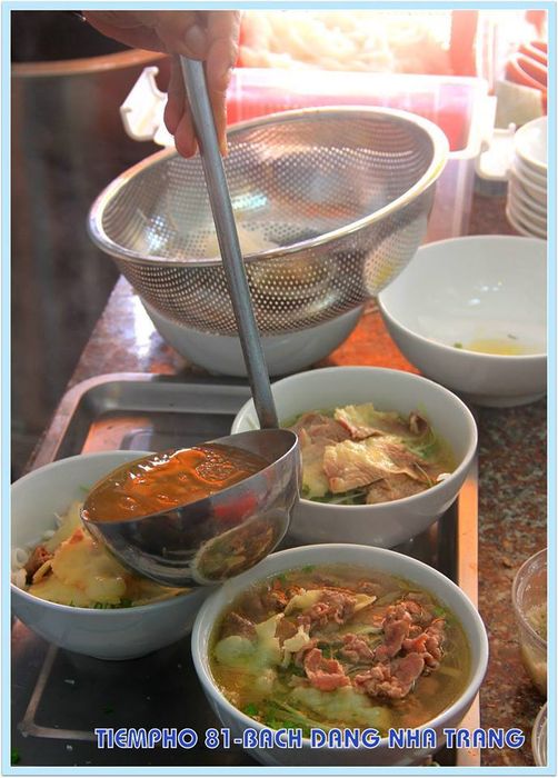 Phở bò Hà Nội - Bức tranh ẩm thực sống động qua ống kính thứ ba