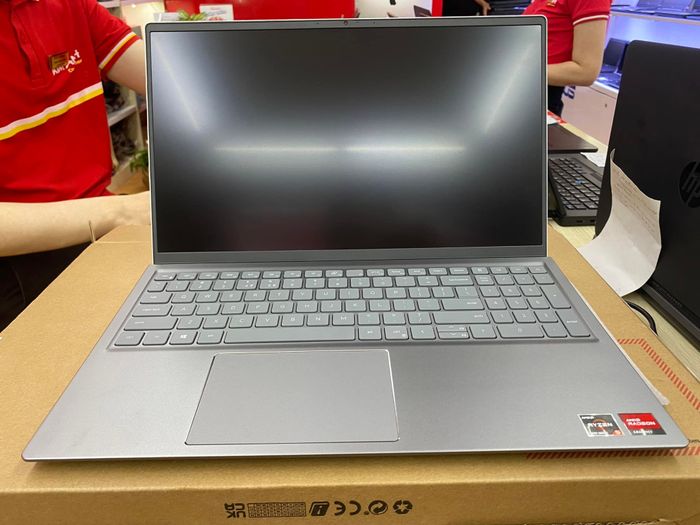 Không gian trưng bày sản phẩm tại Laptop Kim Anh