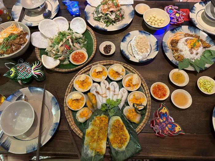 Món ăn chuẩn Huế tại nhà hàng - Hình ảnh 1