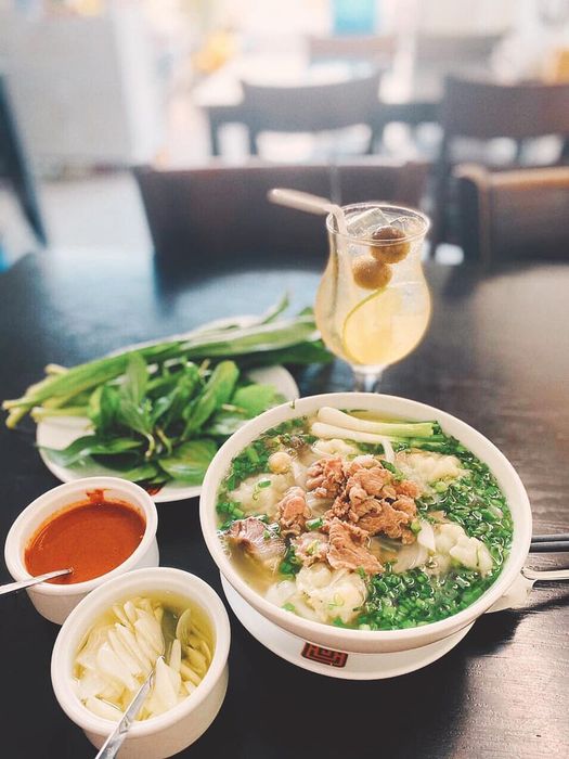 Phở Lý Quốc Sư - Bức tranh ẩm thực sống động qua góc nhìn đầu tiên