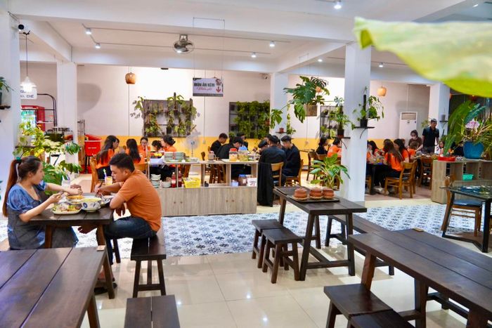 Những món ăn đậm đà hương vị quê nhà tại Cơm Niêu Long Hương