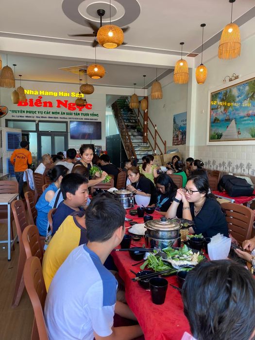 Hình ảnh 1: Không gian ấm cúng và sang trọng tại Nhà Hàng Hải Sản Biển Ngọc