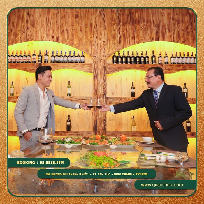 Khách thưởng thức ẩm thực tại quán - ảnh minh họa