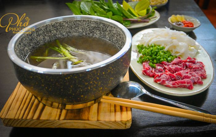 Ảnh chân thực về tô phở đặc biệt tại Phở Phúc Long - hương vị truyền thống đậm đà