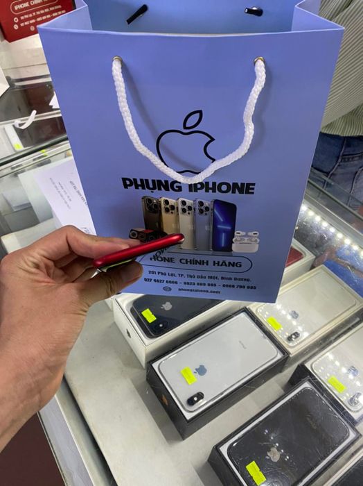 Hình ảnh 1 - Không gian trưng bày hiện đại tại Phụng iPhone