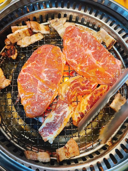 Những lát thịt nướng vàng ươm hấp dẫn