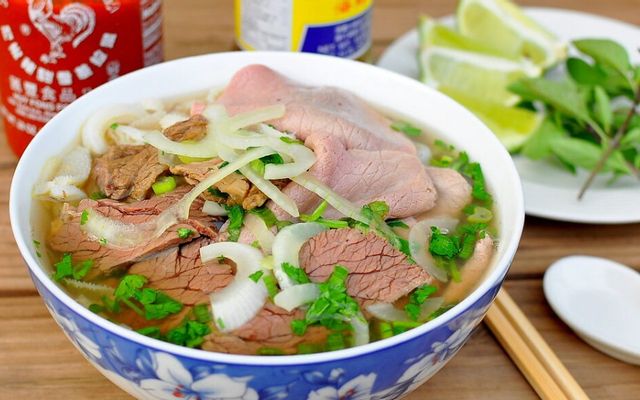 Hình ảnh không gian ấm cúng tại Quán Thanh - Phở Việt