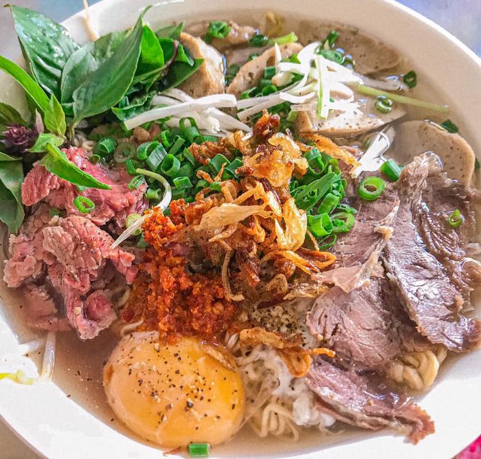 Phở Hợp Lợi - Góc nhìn thứ hai đầy nghệ thuật về tô phở đặc biệt