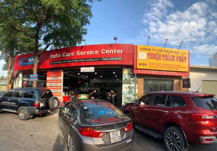 Hình ảnh thực tế về không gian chăm sóc xe sang trọng tại Carmall Auto Care